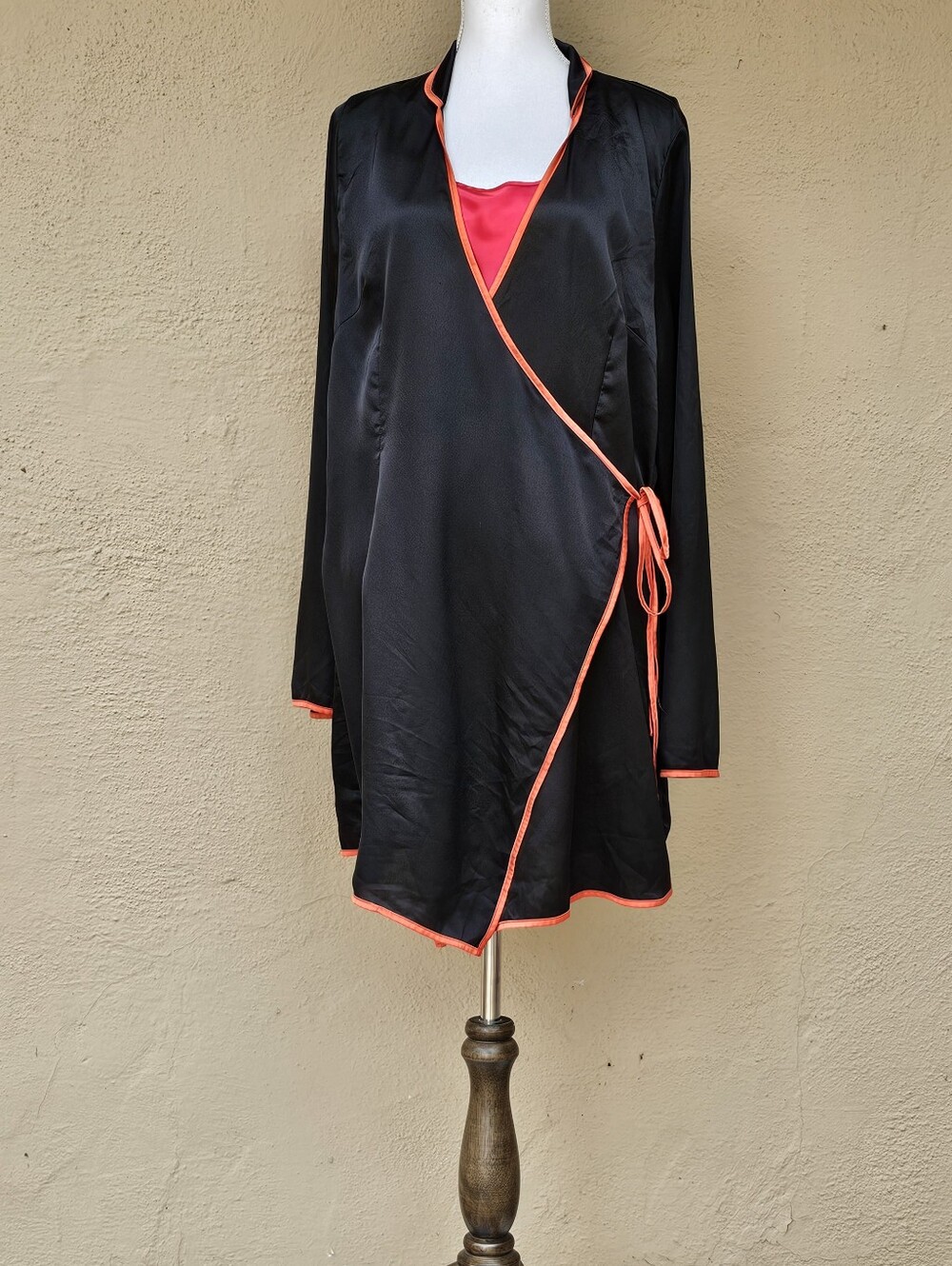 PrettyLittleThing Black W/ Orange Trim Dressing Robe Sz XL